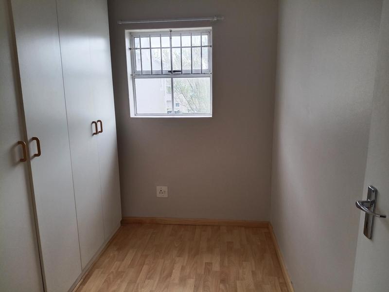 To Let 2 Bedroom Property for Rent in Pinelands Western Cape